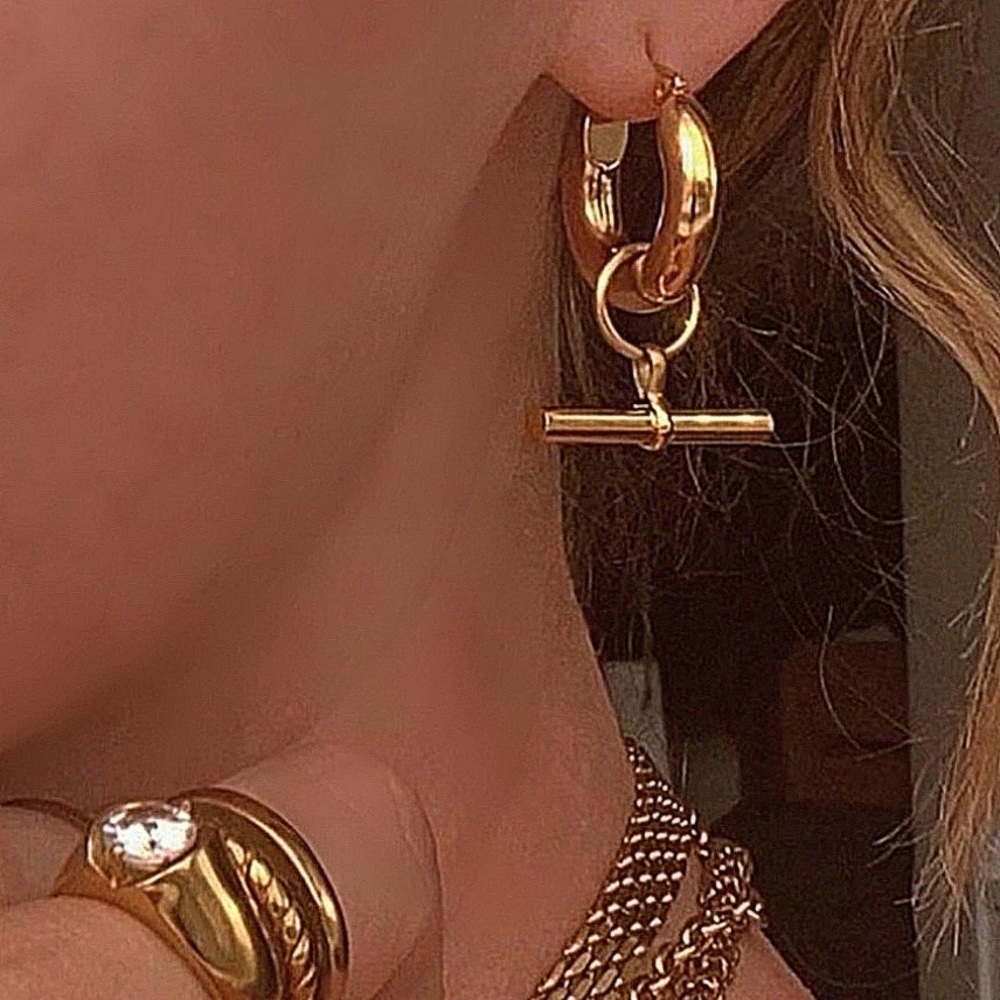 18K GOLD PLATED T-Bar huggie earrings